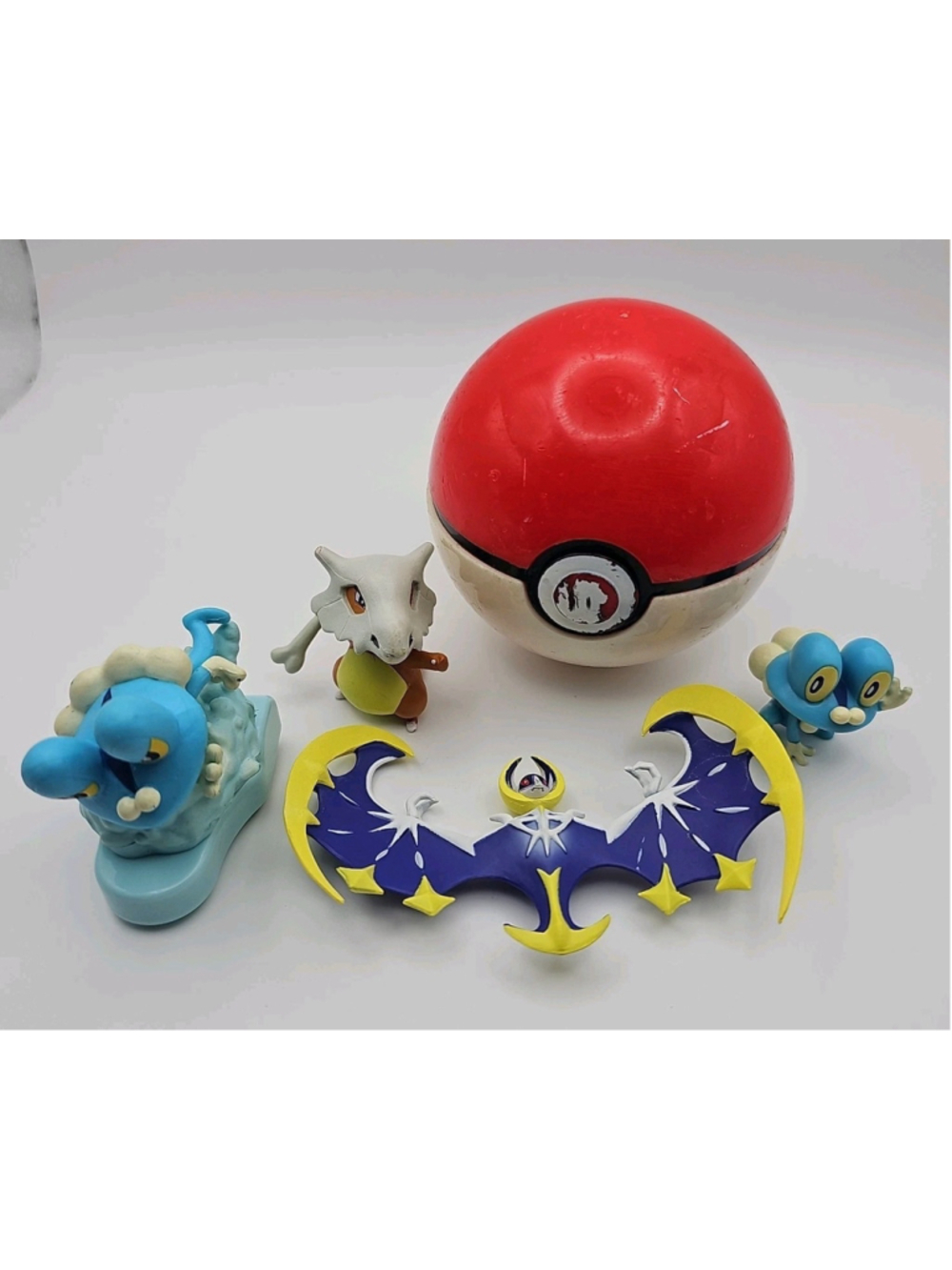 Pokémon Pokeball Jakks 2007 & 4 Figures Lunala Cubone Froakie Tomy